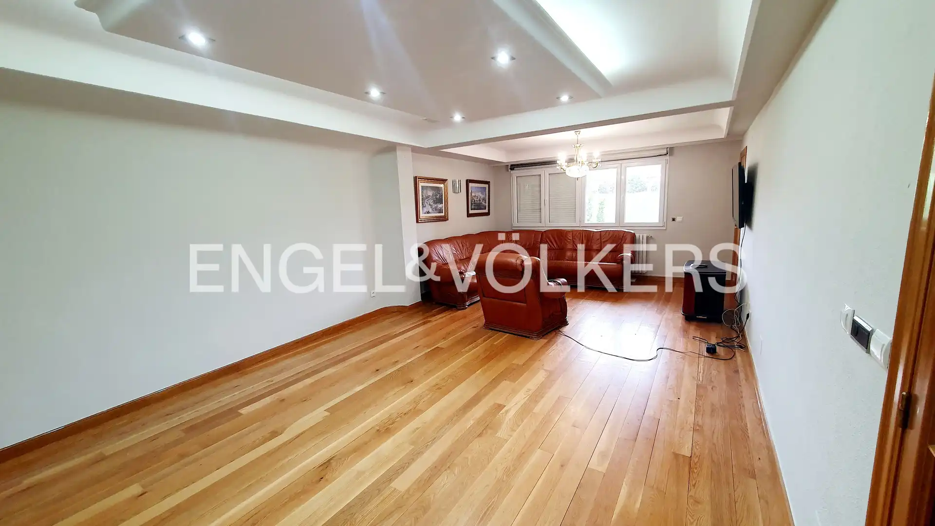 Casa adosada en venta en Aguilar de Campoo con Calefacción, Jardín privado y Parquet