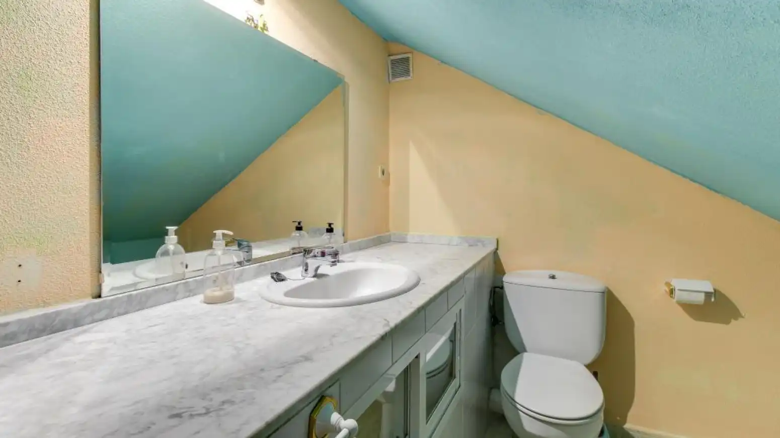 Baño de Casa o chalet en venta en Cabrerizos con Calefacción, Jardín privado y Parquet