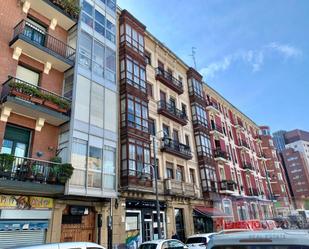 Vista exterior de Pis de lloguer en Bilbao  amb Moblat i Balcó