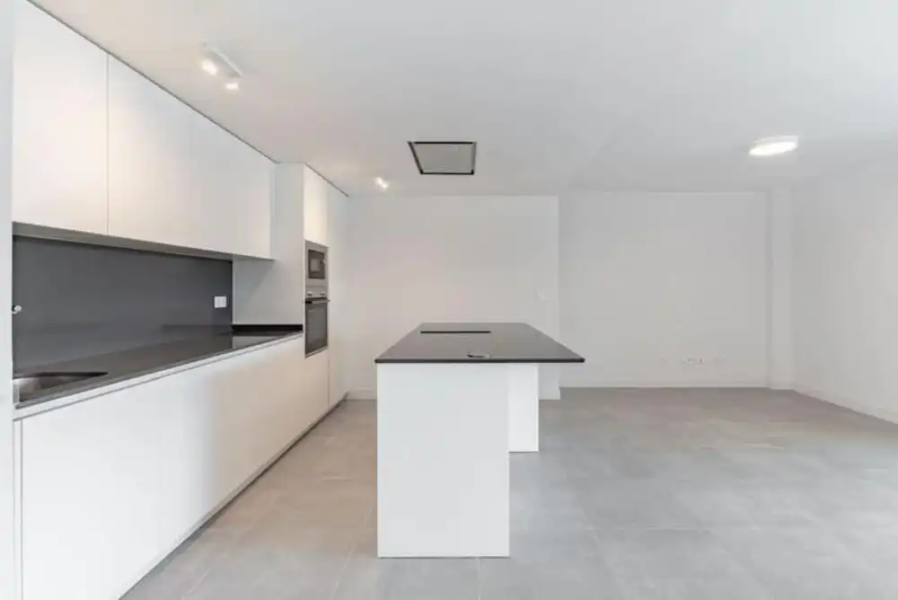 Cocina de Apartamento de alquiler en Estepona con Aire acondicionado, Jardín privado y Terraza