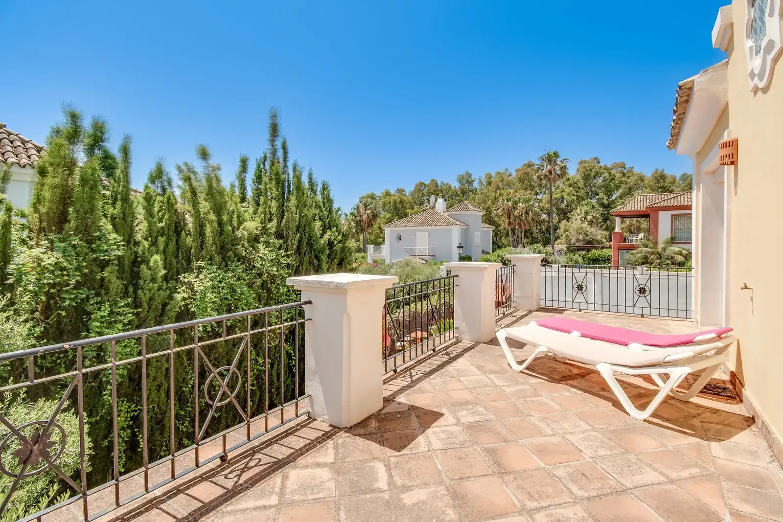 Jardí de Casa o xalet en venda en Manilva amb Aire condicionat, Jardí privat i Piscina