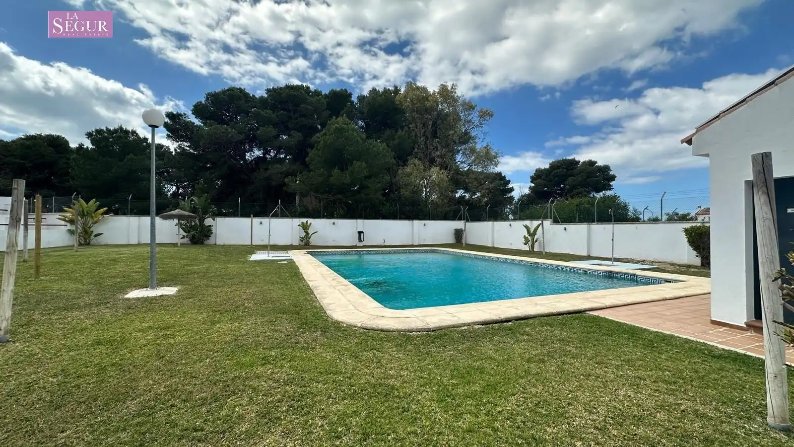 Swimming pool of Flat for sale in Conil de la Frontera  with Terrace, Furnished and Community pool