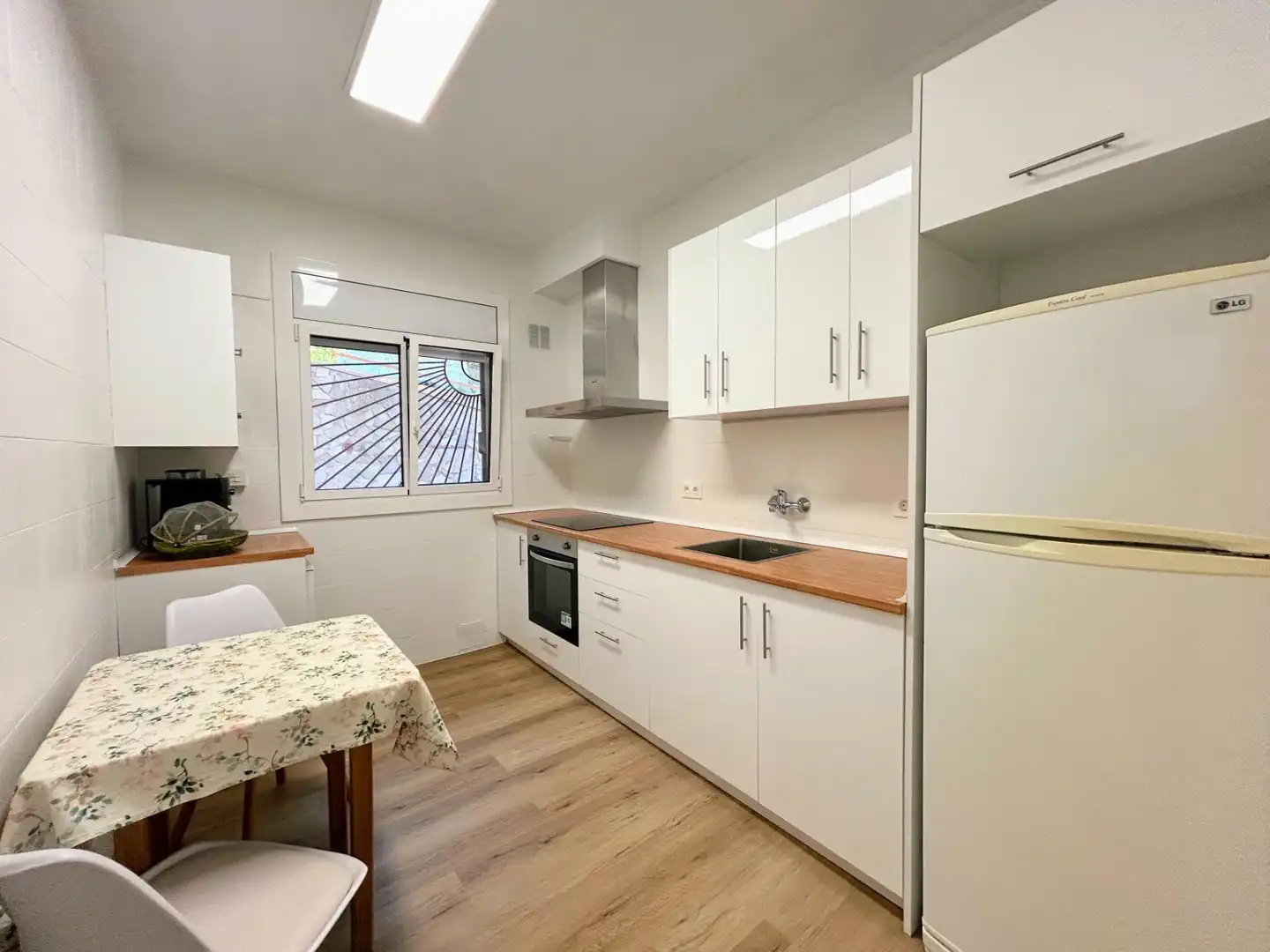 Kitchen of Flat for rent in Sant Cugat del Vallès  with Private garden, Parquet flooring and Terrace