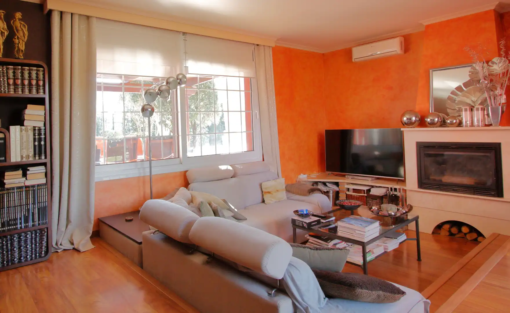 Sala de estar de Casa o chalet en venta en Girona con Calefacción, Terraza y Trastero