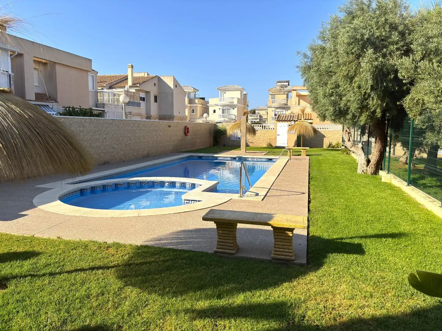 Piscina de Casa adosada en venda en Torrevieja amb Aire condicionat, Calefacció i Terrassa