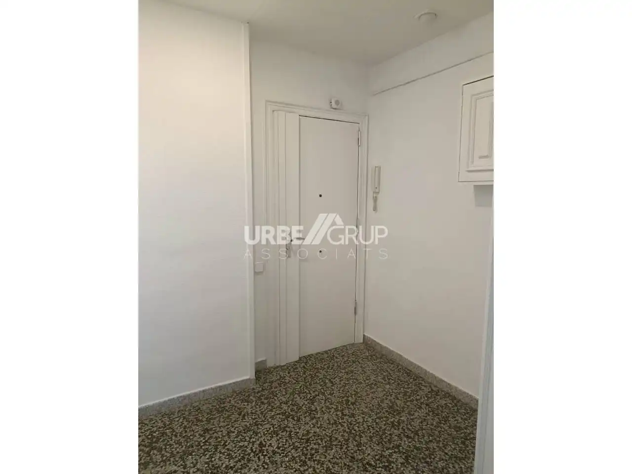 Piso con terraza en venta en Calle Alguersuari i Pascual, imagen 2