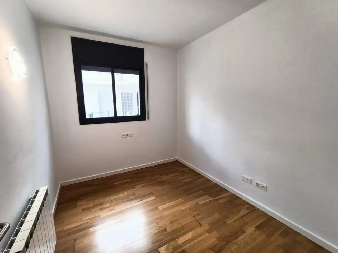 Dormitori de Àtic en venda en Girona amb Aire condicionat, Calefacció i Parquet