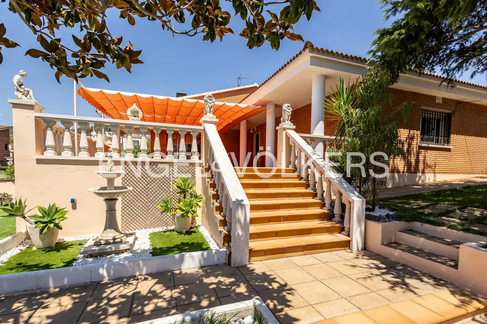 Vista exterior de Casa o chalet de alquiler en Viladecans con Aire acondicionado, Calefacción y Jardín privado