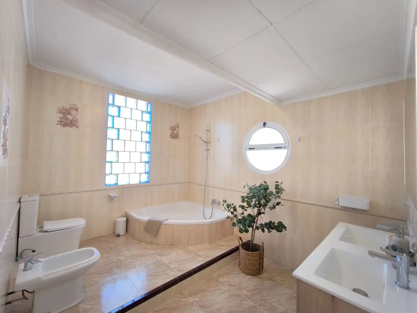 Bany de Casa o xalet en venda en Orihuela amb Terrassa i Piscina