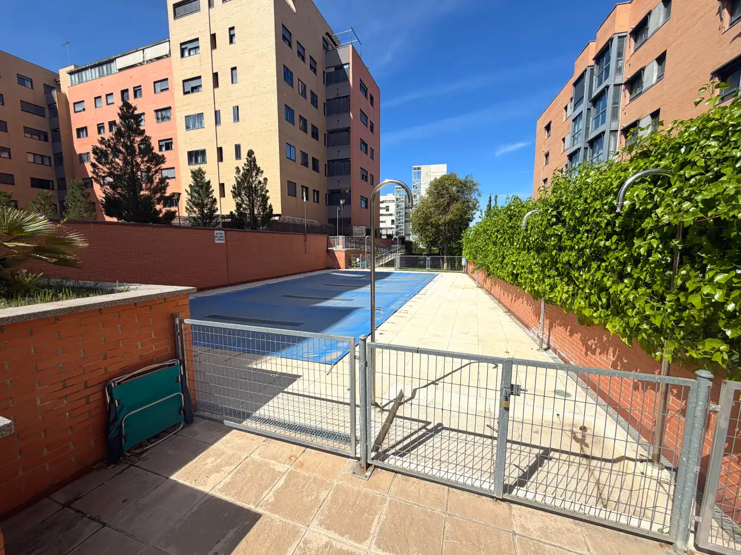 Swimming pool of Flat for sale in Madrid  with Heating, Storage room and Community pool