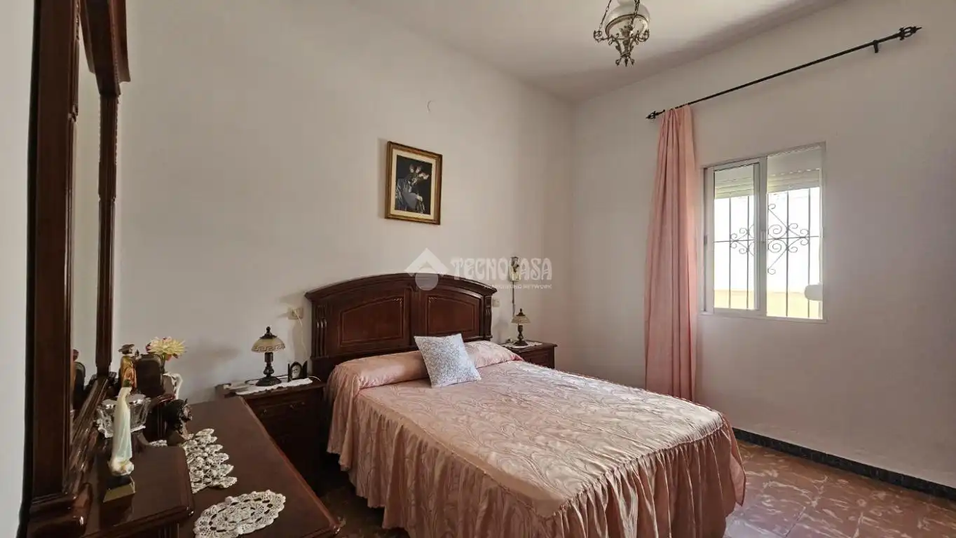 Casa aparellada amb terrassa en venda a Villanueva del Ariscal, imagen 18