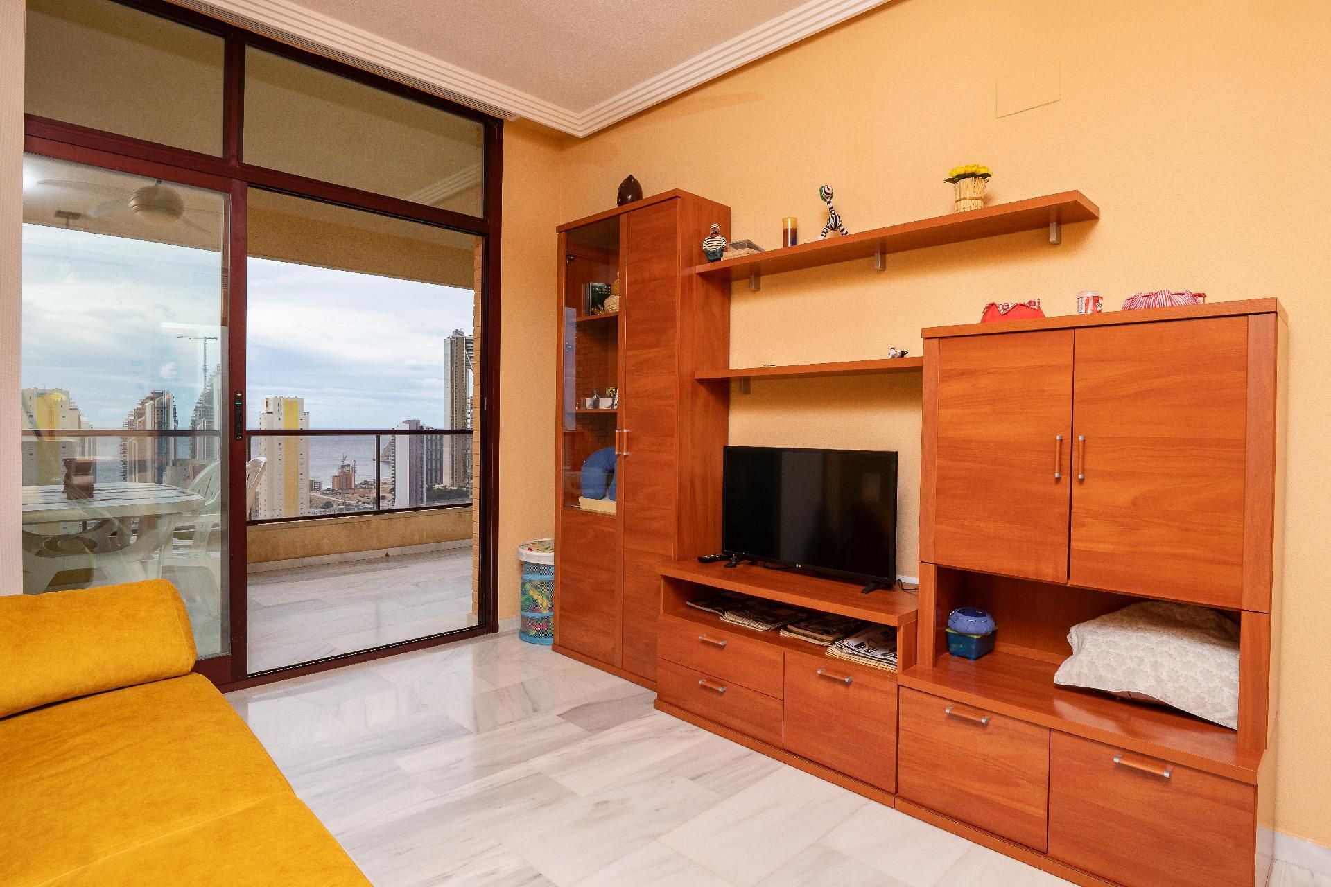 Living room of Flat for sale in Benidorm  with Private garden, Terrace and Furnished