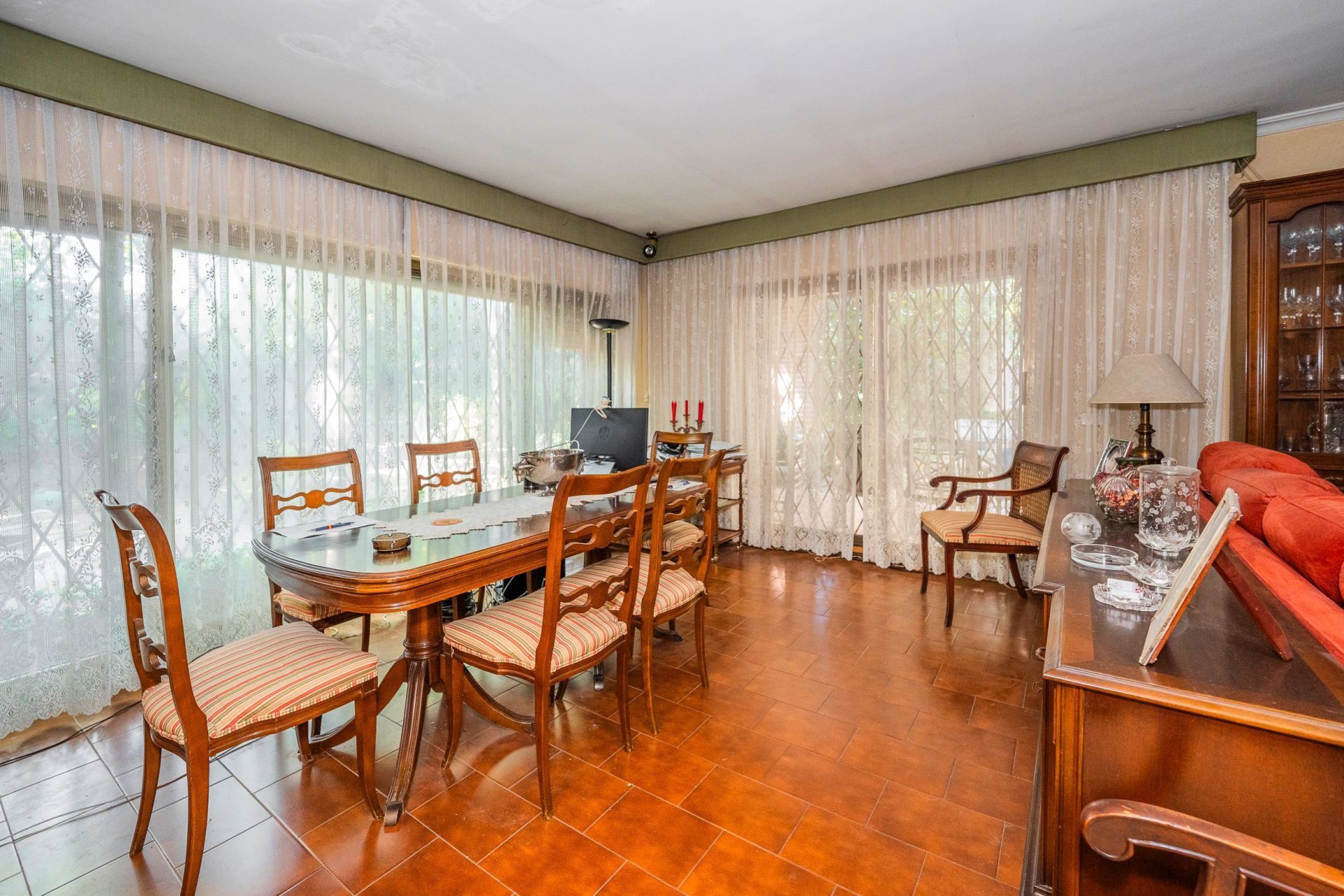 Menjador de Pis en venda en  Madrid Capital amb Aire condicionat, Jardí privat i Traster