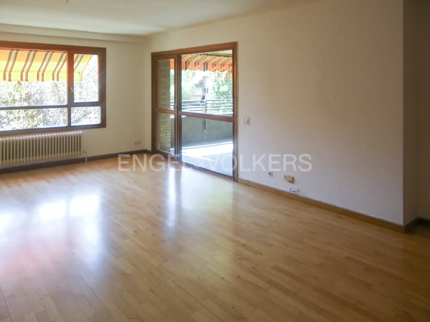 Sala de estar de Piso de alquiler en Las Rozas de Madrid con Aire acondicionado, Calefacción y Jardín privado