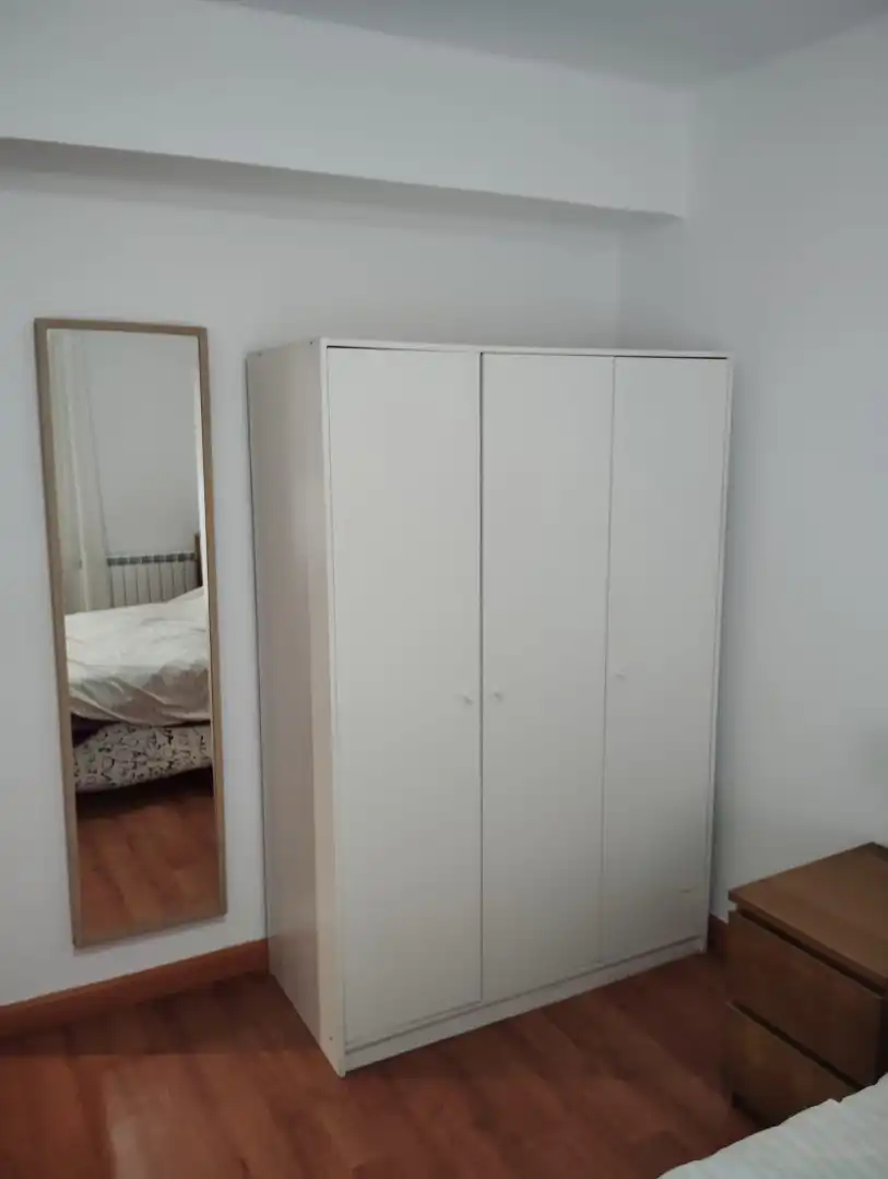 Habitación de Piso de alquiler en Oviedo  con Calefacción y Amueblado