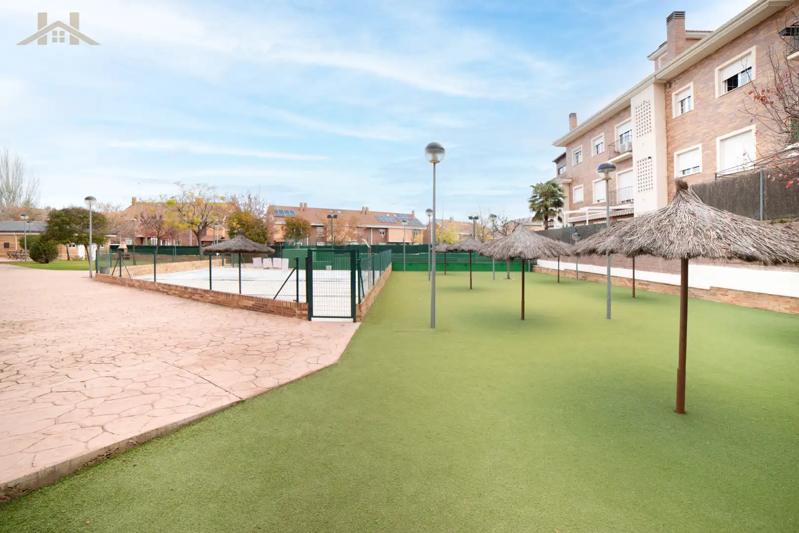 Außenansicht von Wohnung zum Verkauf in Arroyomolinos (Madrid) mit Heizung, Privatgarten und Terrasse