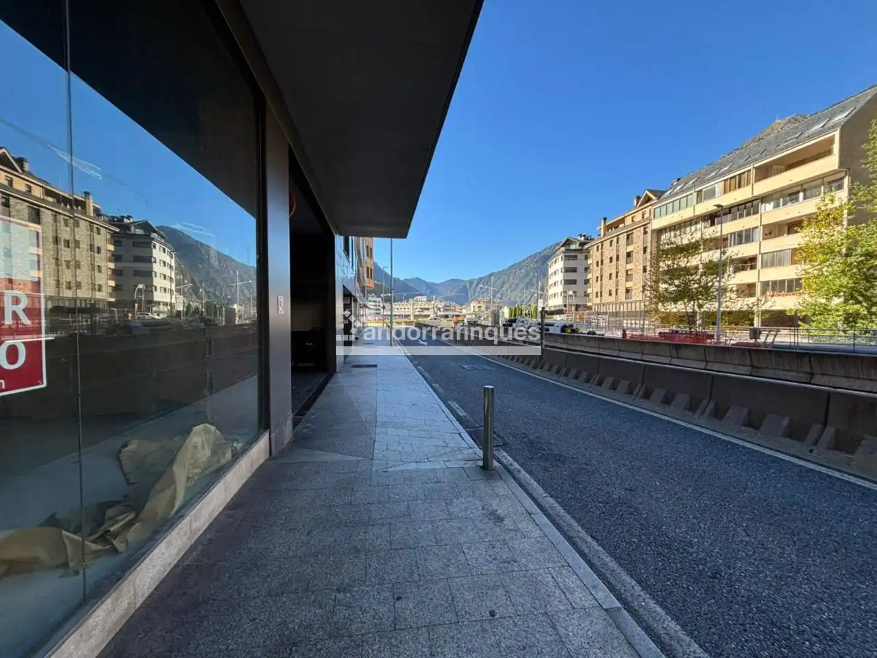 Business premises for sale in Calle Avinguda Esteve albert- IlaI-IX-B local B2, imagen 7