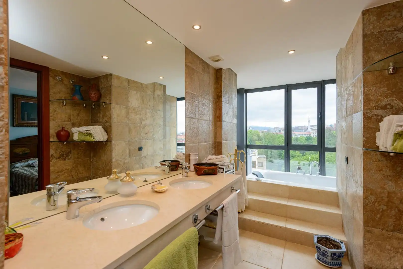 Bathroom of Flat for sale in Oviedo   with Heating and Jacuzzi