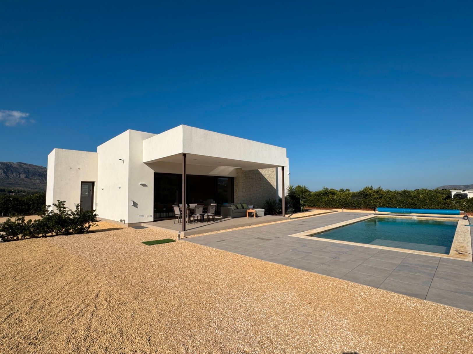 Außenansicht von Haus oder Chalet zum verkauf in Benidoleig mit Klimaanlage, Heizung und Privatgarten