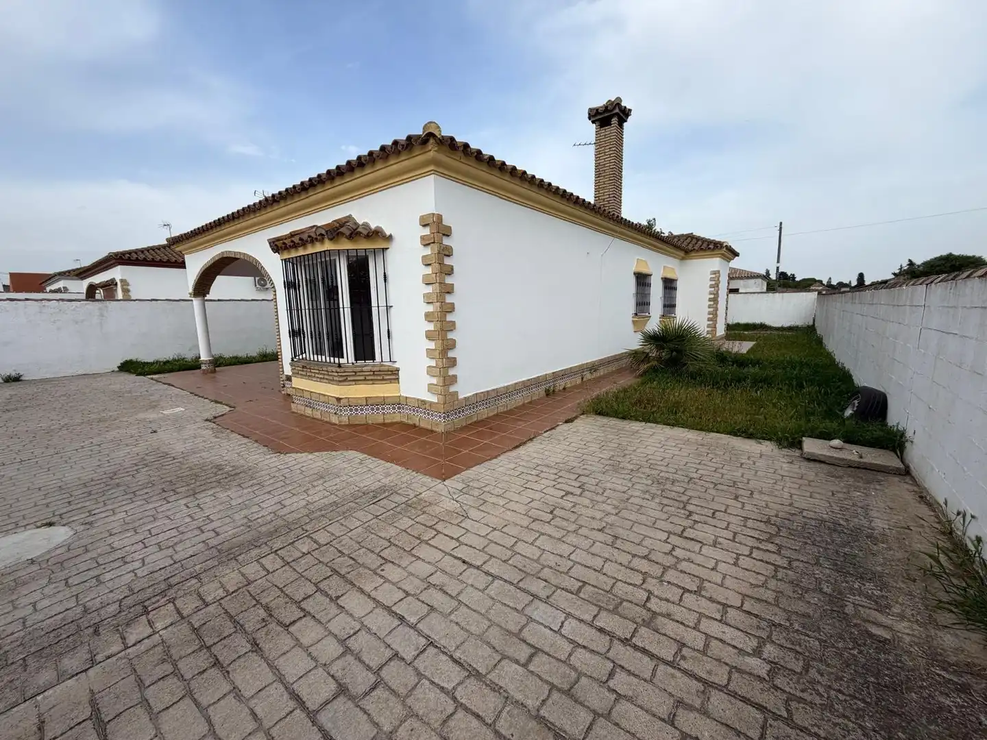 Vista exterior de Casa o chalet en venta en Chiclana de la Frontera con Jardín privado y Terraza
