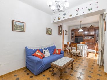 Piso con balcón en venta en Calle Ribera del Genil 21