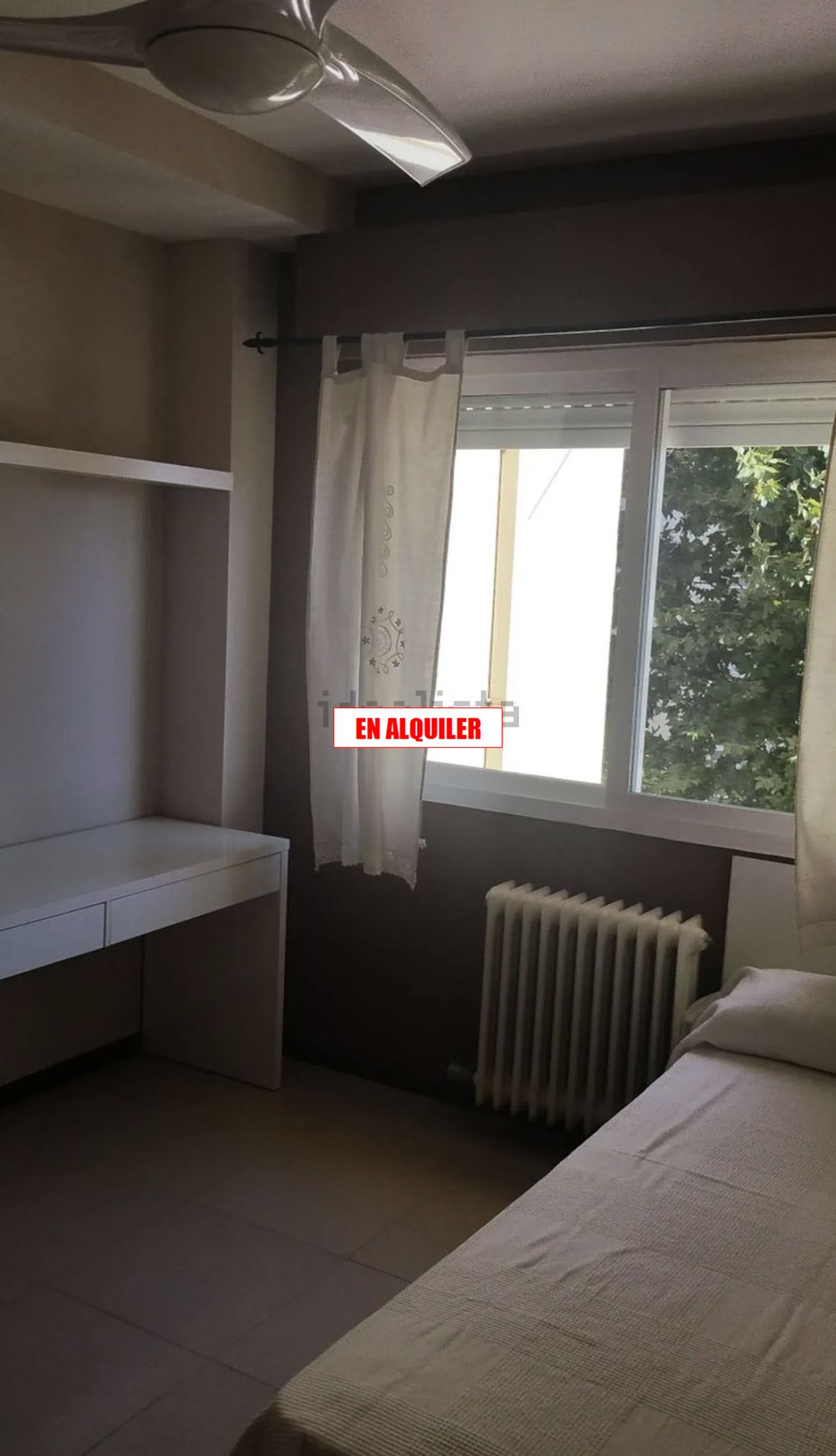 Dormitori de Pis de lloguer en Ciudad Real Capital amb Aire condicionat, Terrassa i Piscina