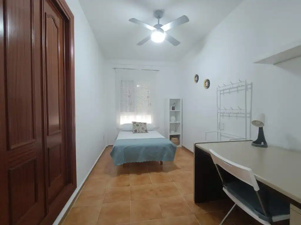 Schlafzimmer von Wohnung zur Miete in Málaga mit Klimaanlage, Heizung und Terrasse