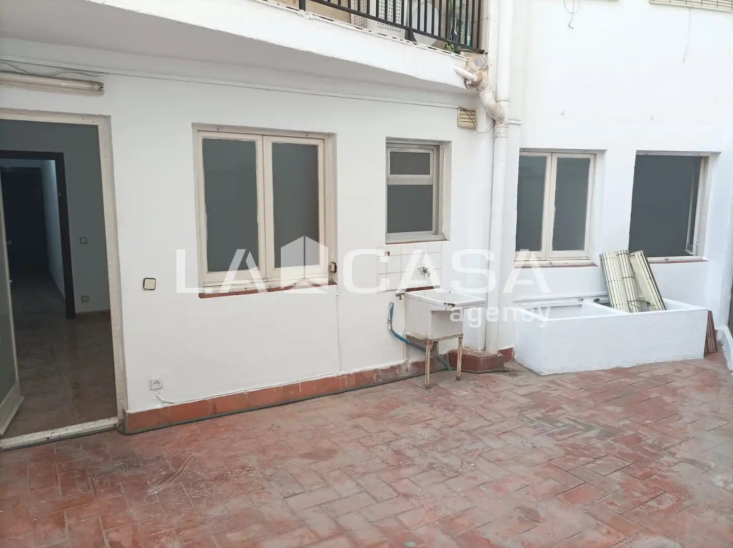 Piso en venta en Santa Coloma de Gramenet con Calefacción, Terraza y Trastero
