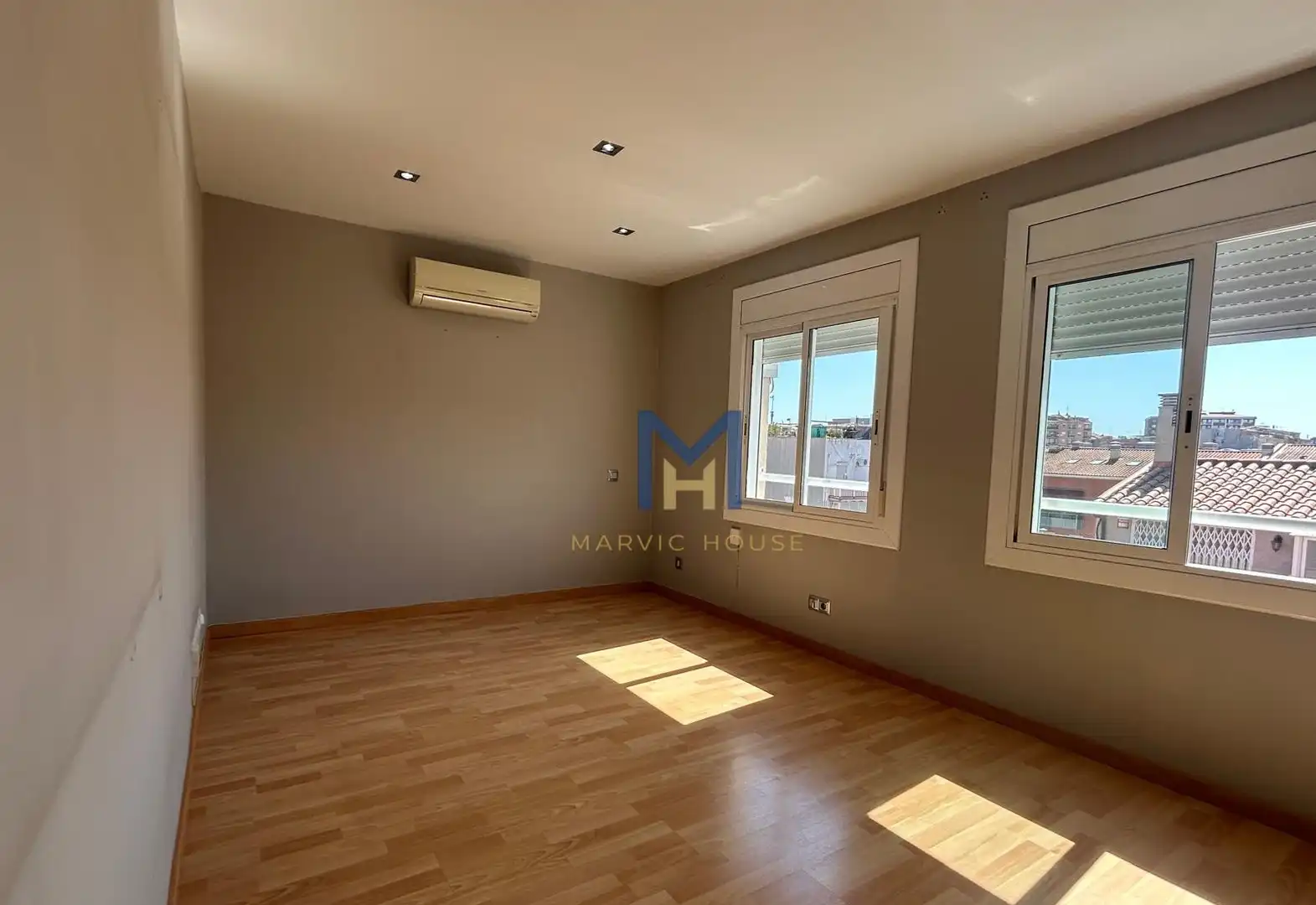 Habitación de Piso en venta en Sabadell con Aire acondicionado, Calefacción y Parquet