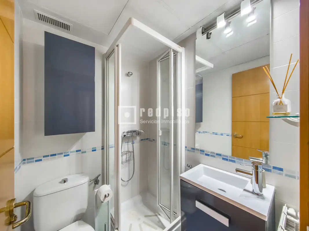 Bathroom of Flat for sale in Alcorcón  with Air Conditioner, Heating and Private garden
