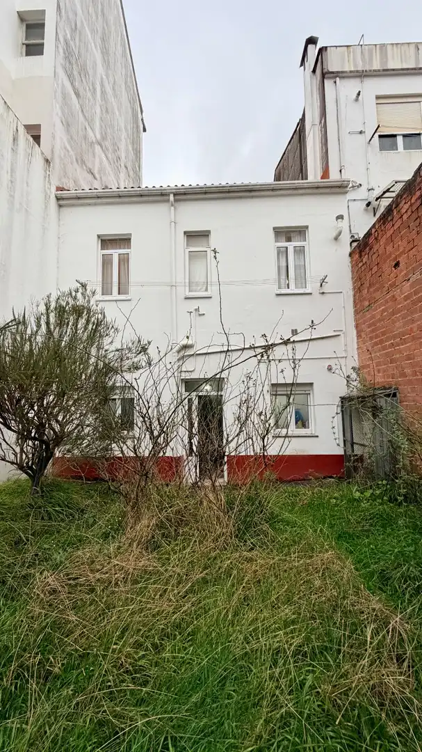 Außenansicht von Einfamilien-Reihenhaus zum Verkauf in Ferrol mit Heizung, Abstellraum und Alarm