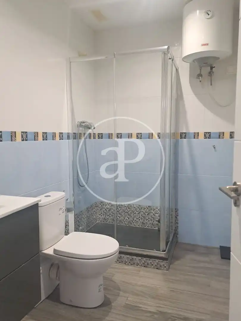 Bany de Pis de lloguer en Elche / Elx amb Aire condicionat, Calefacció i Moblat
