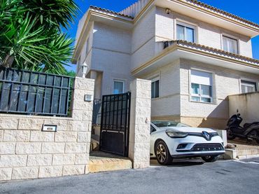 Casa a schiera con giardino in vendita a Petrer
