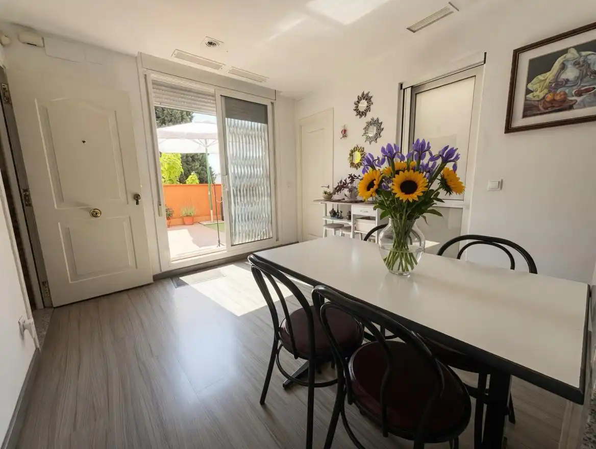 Comedor de Casa adosada en venta en Sant Joan Despí con Aire acondicionado, Calefacción y Parquet