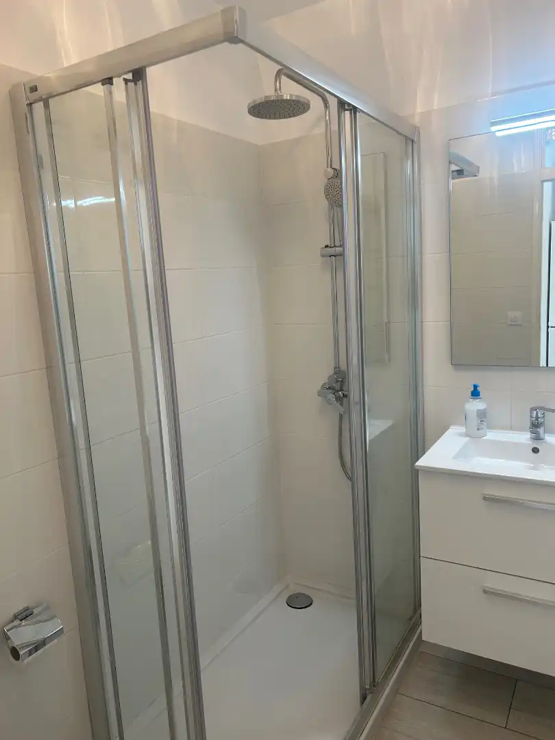 Badezimmer von Erdgeschoss zum Verkauf in Adeje mit Terrasse, Ofen und Waschmaschine