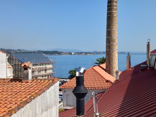 Exterior view of House or chalet for sale in Ribeira  with Terrace, Furnished and Oven