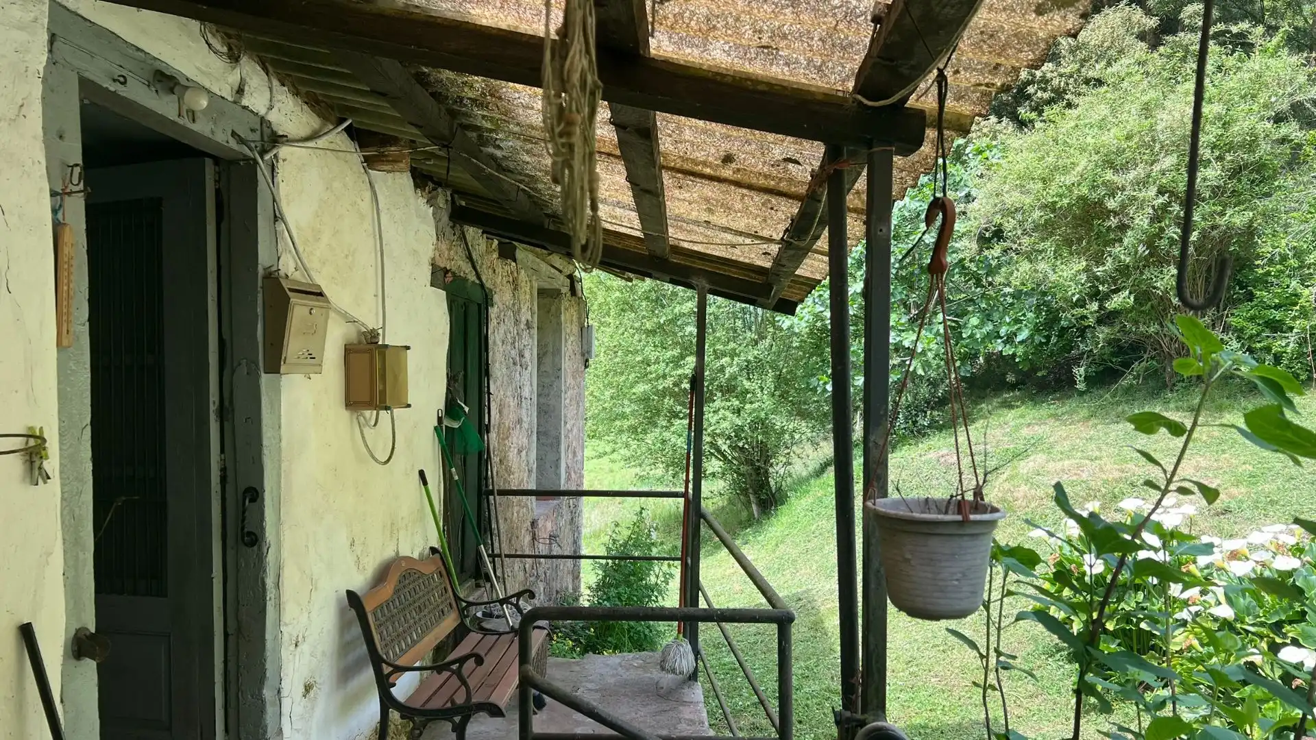 Terrassa de Casa o xalet en venda en Cangas de Onís amb Jardí privat