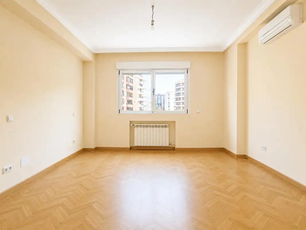 Bedroom of Flat for rent in Madrid  with Air Conditioner, Heating and Swimming Pool