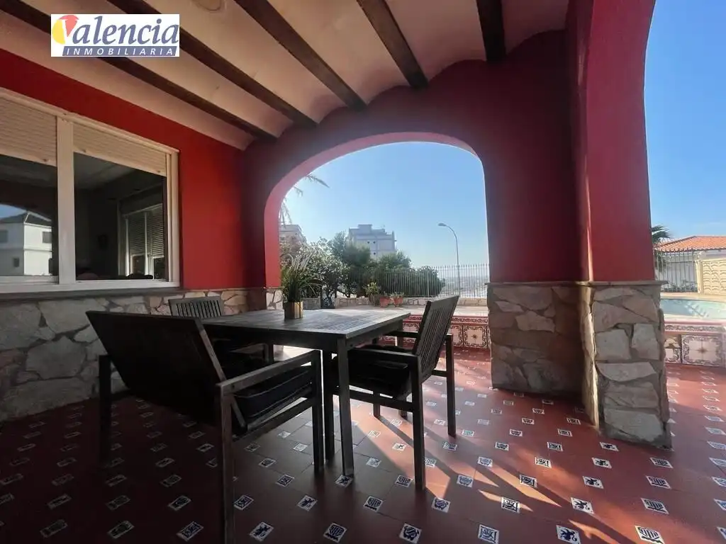 Villa avec piscine à vendre à El Faro