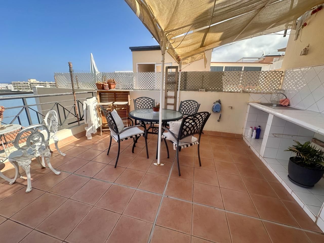 Terrassa de Casa adosada en venda en Adeje amb Aire condicionat, Jardí privat i Moblat