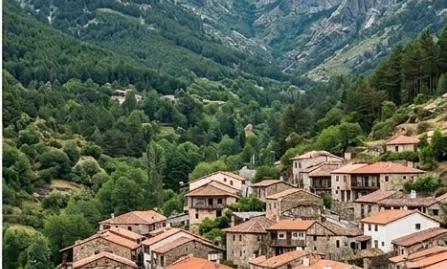 Foto 2 de Edificio en venta en Guisando, Ávila