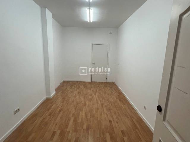 Local comercial en Alquiler en CANILLEJAS A VICALVARO en Rosas - Musas