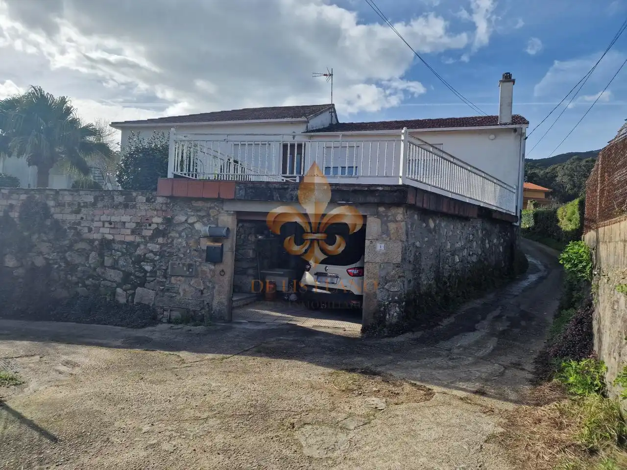 Vista exterior de Casa o xalet en venda en O Rosal   amb Calefacció, Jardí privat i Terrassa