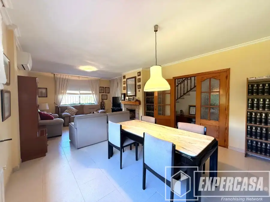 Sala d'estar de Casa o xalet en venda en Riba-roja de Túria amb Aire condicionat, Calefacció i Terrassa