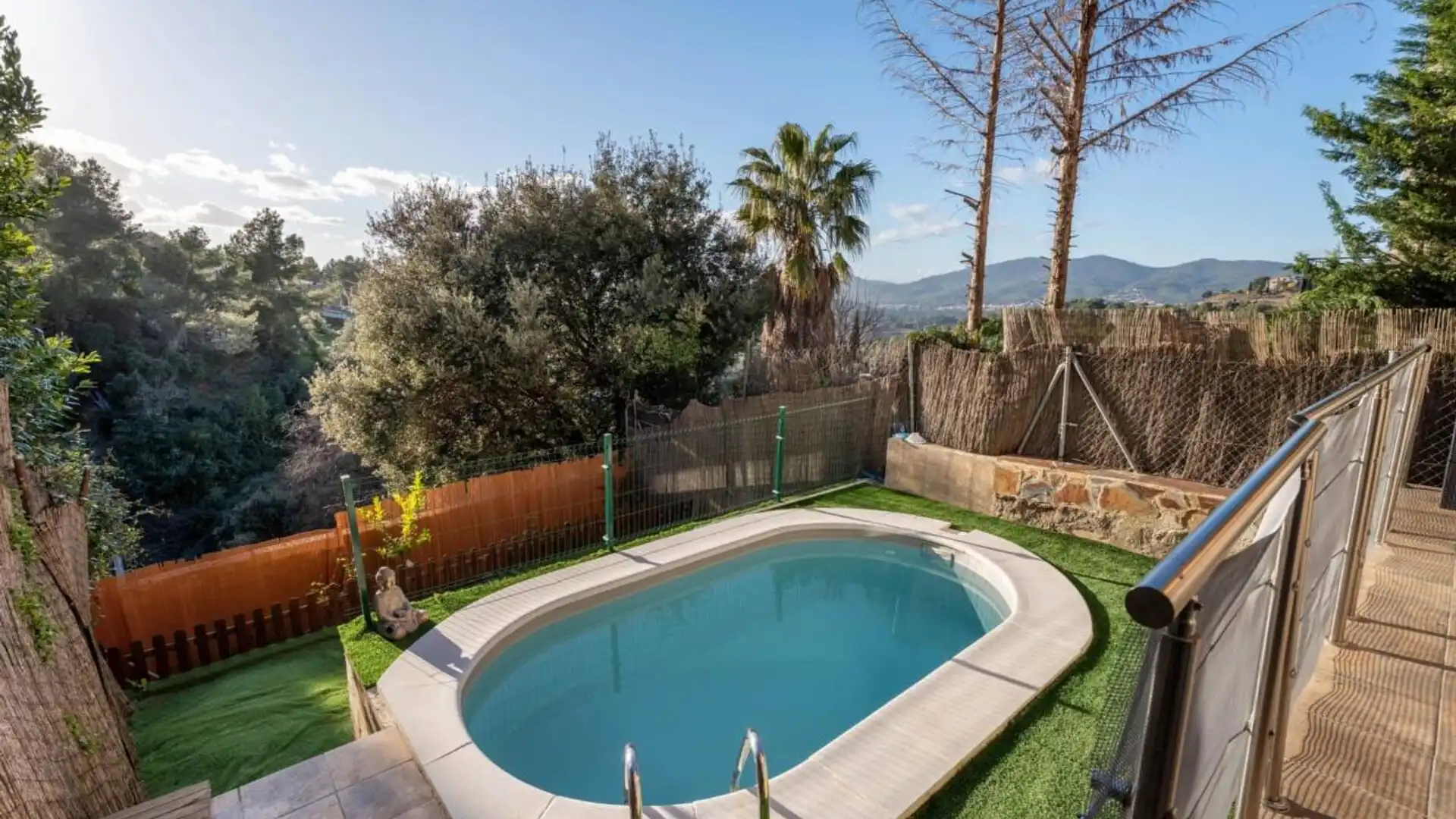 Swimming pool of Houses for sale in Terrassa  with Air Conditioner, Heating and Private garden