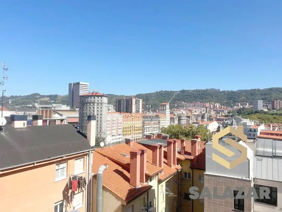 Vista exterior de Pis de lloguer en Bilbao  amb Calefacció i Terrassa