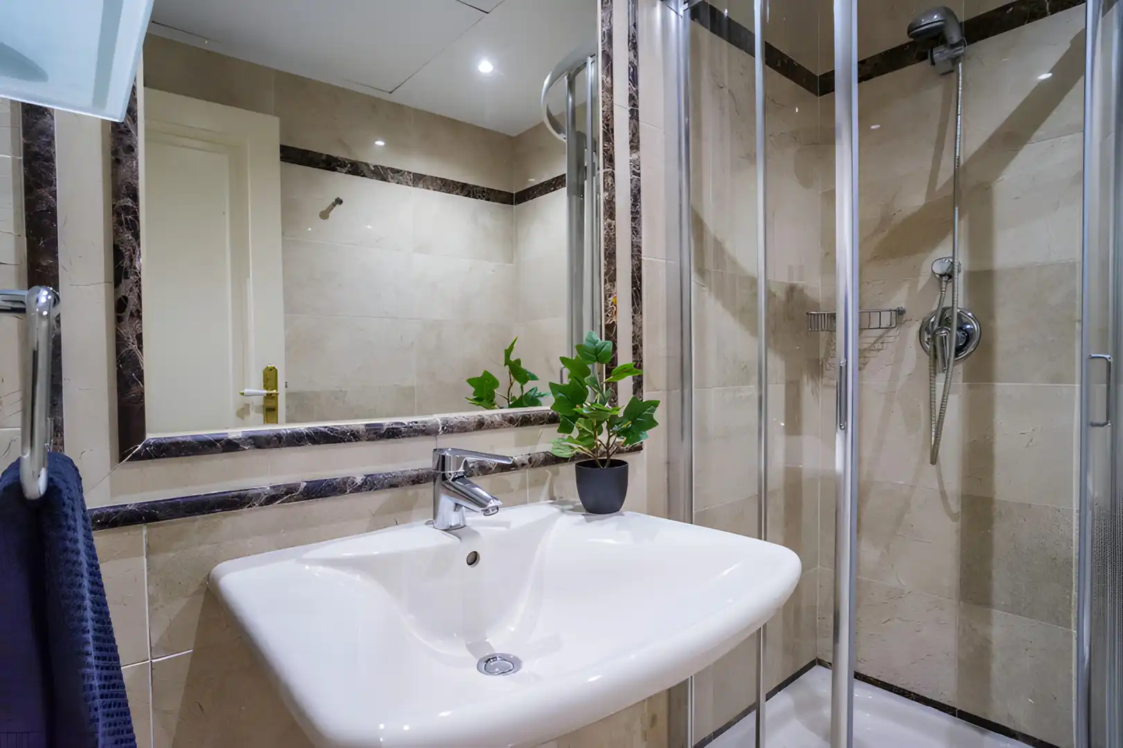 Baño de Apartamento en venta en Marbella con Aire acondicionado, Terraza y Piscina