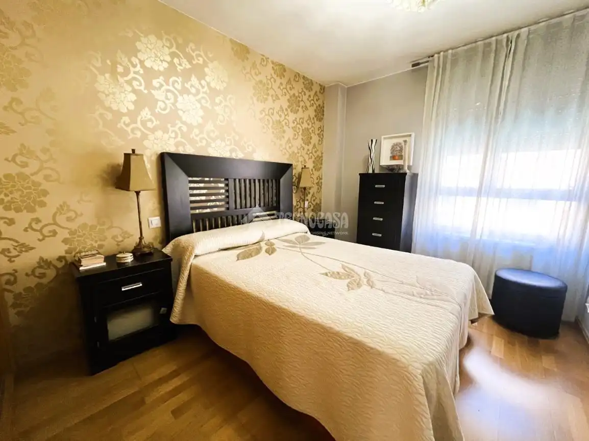 Schlafzimmer von Wohnung zum Verkauf in Zaragoza mit Klimaanlage, Heizung und Terrasse
