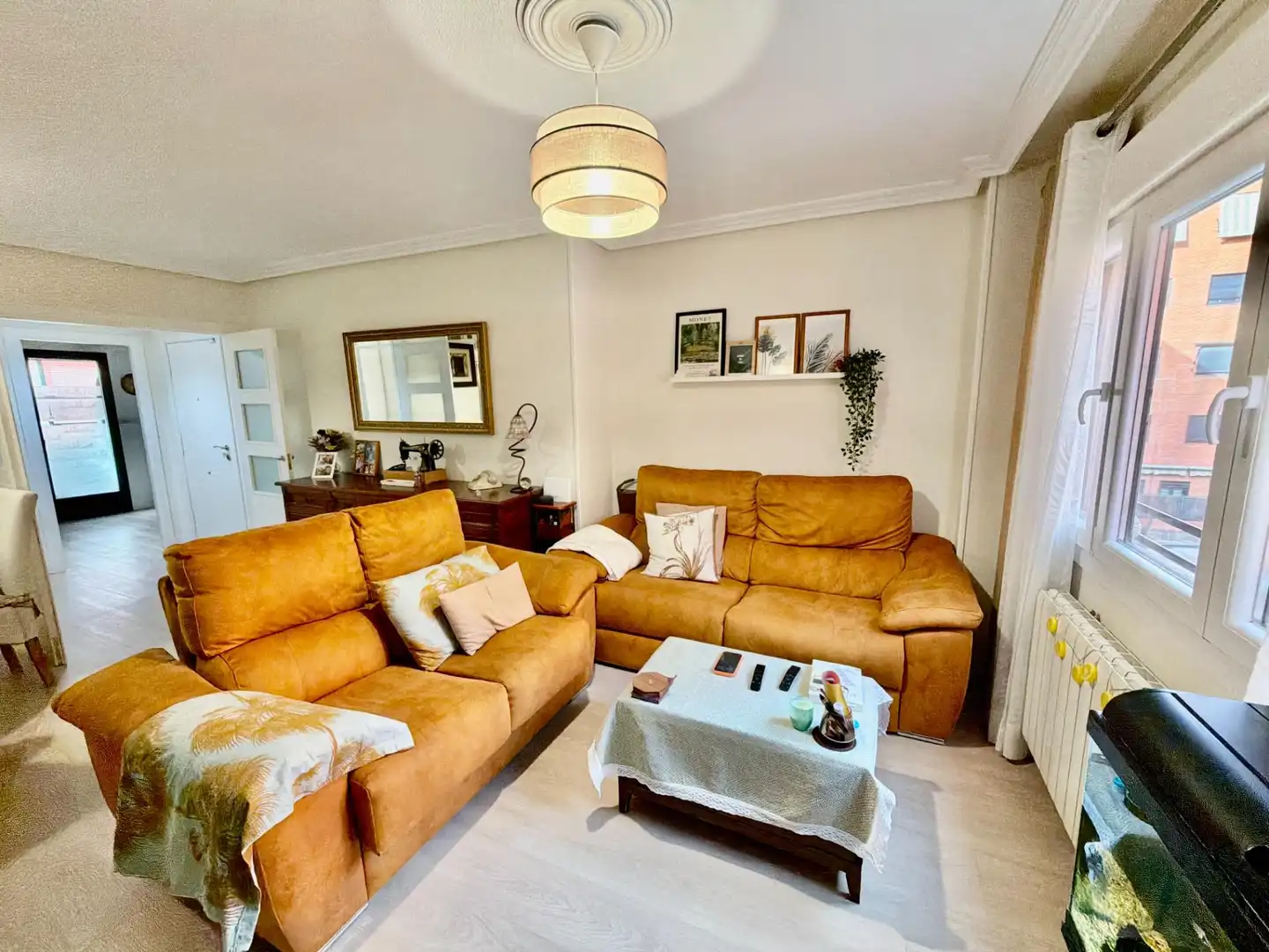 Living room of Flat for sale in Madrid  with Air Conditioner, Heating and Storage room