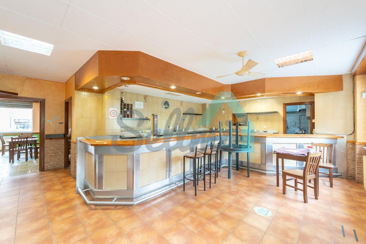 Kitchen of Premises for sale in Salas  with Air Conditioner